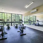 Luxury 2Bd Rooftop Pool Jacuzzi Gym Sauna Y More